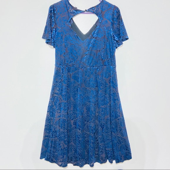 Torrid NAVY VELVET PRINTED V-NECK SKATER DRESS - Picture 5 of 11